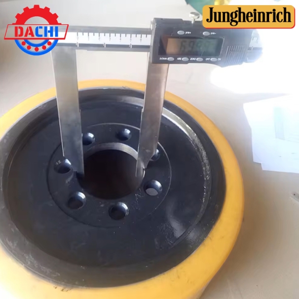 Bánh lái PU xe nâng Jungheinrich size 360x140mm