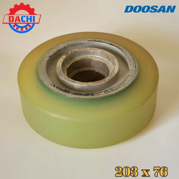 Bánh PU cân bằng xe Doosan 203x76mm