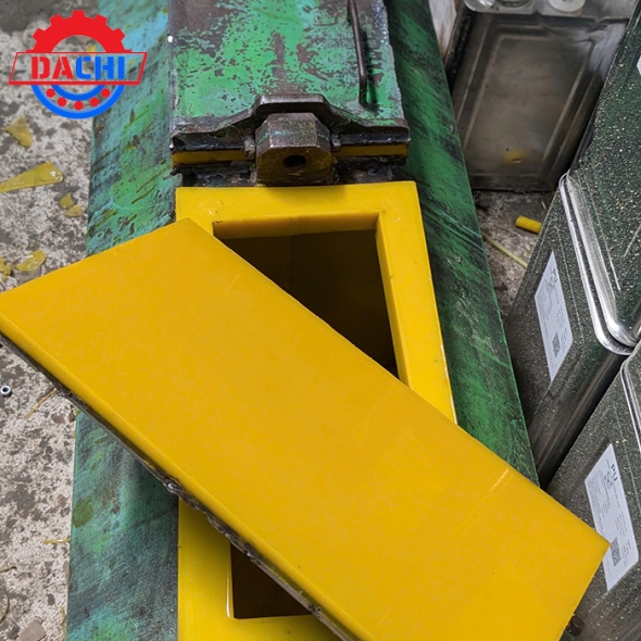 Bọc lớp PU cho thùng máy đánh bóng